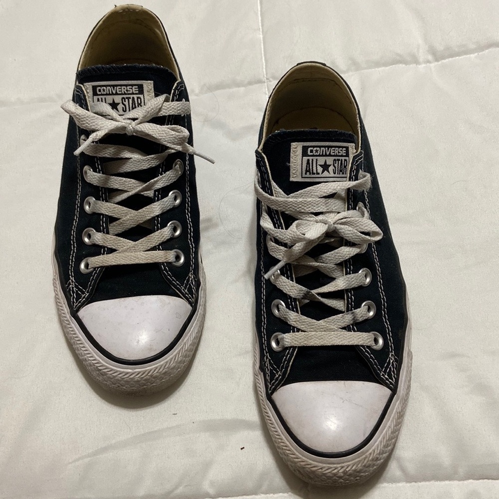 Converse black chuck taylors. Men’s sz 7, women’s sz 9